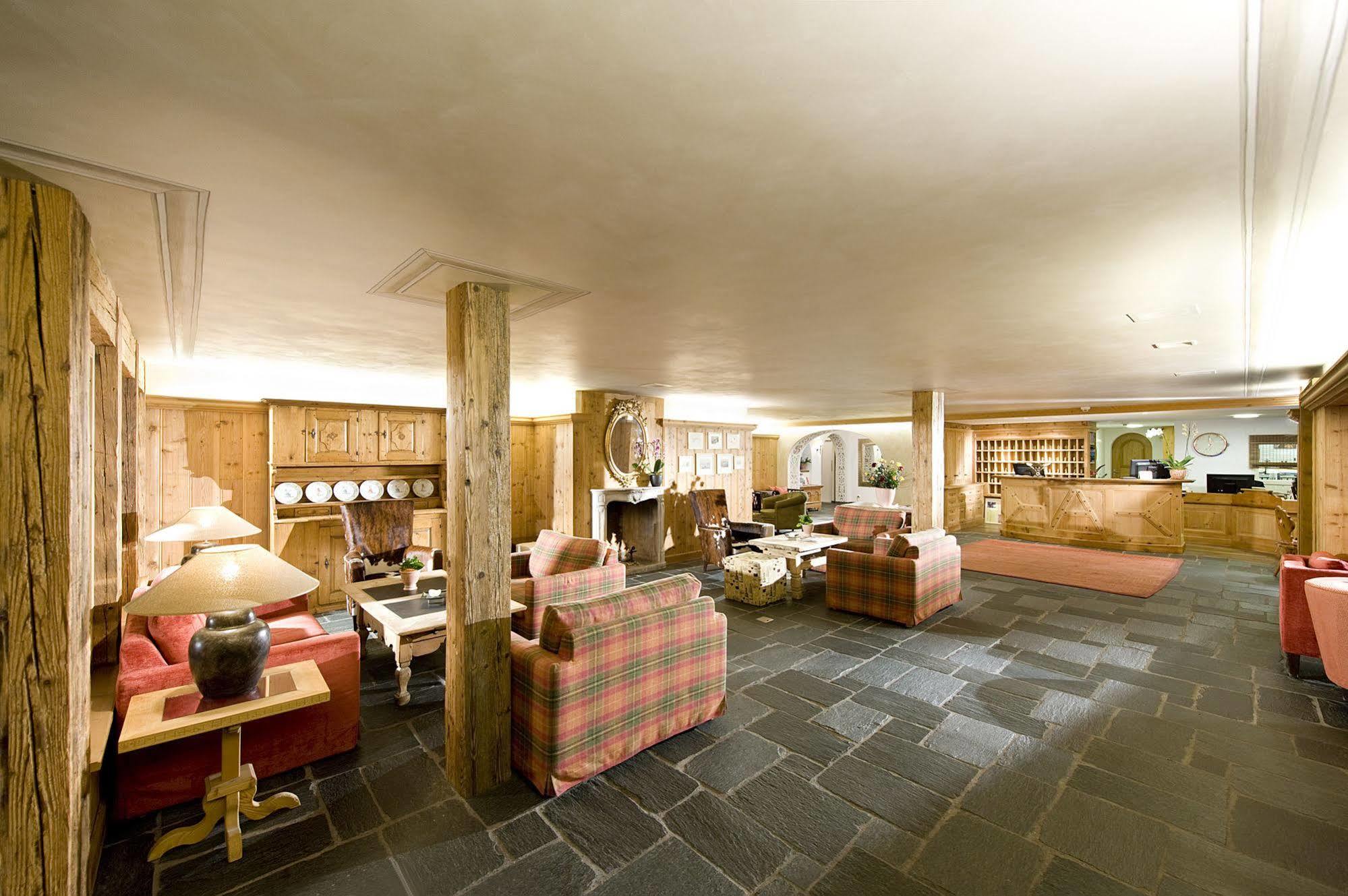 Hotel Alpina クロスタース エクステリア 写真